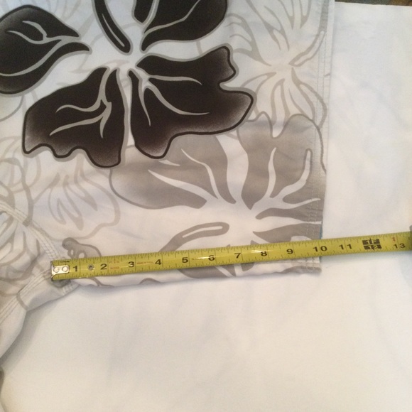 American Eagle Men’s Tropical Print Board Shorts - Picture 6 of 6